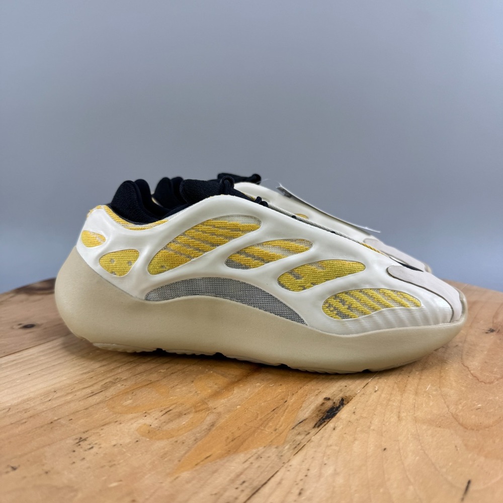 Adidas Yeezy 700 V3 Kids Size 3.5 Shoes 'Safflower' Sneakers Yellow G54854 ‎ NEW